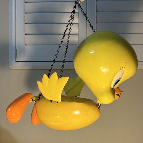 Looney Tunes Tweety Bird Planter/Feeder. - Picture 3 of 4